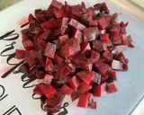 Une image de l'étape 1 de Salade de betteraves et tomates à la feta et oignon rouge.