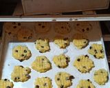 Foto langkah ke 5 dari resep Vanilla Chocochip Cookies.