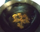 A picture of step 4 of Pyaj pakora (Onion Pakodas).