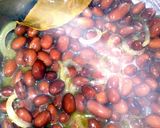 A picture of step 2 of sig's Pasta with Borlotti Beans, Prawns and Rosemary Oil.