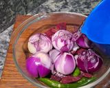 A picture of step 2 of White vinegar saled / pickle.