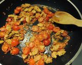 A picture of step 5 of Spaghetti with Smocked Ham, tomatoes and meat.