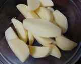 Foto del paso 2 de la receta: Lubina al horno sobre cama de cebolla, papas y tomates cherry