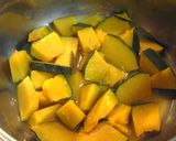 A picture of step 3 of Simple Kabocha Squash Salad.
