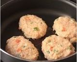A picture of step 3 of Soy Burger with Daikon Radish Sauce.