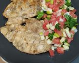 รูปขั้นตอนการทำที่ 5 ของ สเต็กอกไก่ย่างน้ำผึ้งกับซัลซ่าแตงโมแอปเปิ้ลน้ำขิง