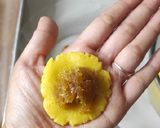 Foto langkah ke 4 dari resep Nastar daun (versi kuning telur rebus).