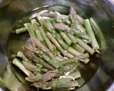 A picture of step 1 of Chinese Style Stir-Fried Beef and Asparagus.