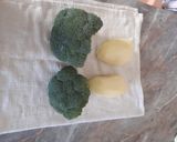 Brokkolikrémleves füstölt sajttal recept fázis 1 fotója