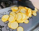 Une image de l'étape 1 de Gratin de courgettes jaunes à la crème et persil’algues.