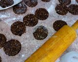 Foto del paso 4 de la receta: Galletitas de algarroba, avena y pasas
