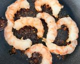 Foto del paso 7 de la receta: Arroz tres delicias con gambones