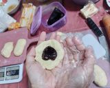 Foto langkah ke 3 dari resep Roti Manis isi Selai Blueberry.