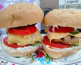 Hình bước làm 4 của món Hamburger ức gà sốt teriyaki và ức gà bọc phô mai chiên xù