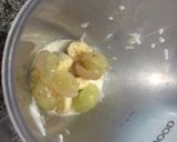 Foto del paso 1 de la receta Papilla de yogur, plátano y uva 🍌🍇