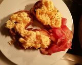 Φωτογραφία βήματος 4 της συνταγής Αυγά scrambled σε φρυγανισμένο ψωμί ♠️💜