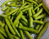 Hình bước làm 1 của món Đậu que xào lòng gà trứng non