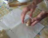 Foto del paso 2 de la receta: Tirabuzones o pestiños de azúcar
