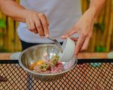 รูปขั้นตอนการทำที่ 4 ของ หมูสับทอดกระเทียมพริกไทย หรือ หมูก้อนทอด กินกับซอส อร่อยสุดๆ😋