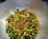 A picture of step 5 of Karahi Bhindi (okra).
