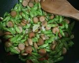 Foto langkah ke 3 dari resep Tumis Buncis Sosis Telur.