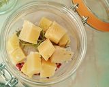 Foto del paso 2 de la receta Queso manchego a la pimienta rosa