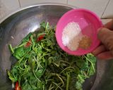 Foto langkah ke 3 dari resep Tumis Bayam.