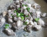 Hình bước làm 1 của món Cháo hàu nấm