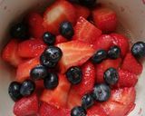 Foto del paso 2 de la receta: Mermelada de fresa y arándanos 😋