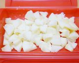 A picture of step 2 of Apple Compote in a Silicone Steamer.