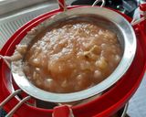 A picture of step 3 of Pink apple jelly with Christmas flavour.