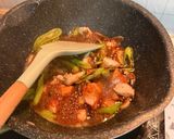 รูปขั้นตอนการทำที่ 5 ของ อกไก่ผัดพริกหนุ่ม ￼