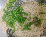 Gambar langkah 5 resipi Spagetti Goreng ala-ala Olio Aglio #phopbylinimohd #batch18.