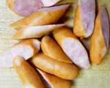 A picture of step 1 of Steamed Wiener Sausages and Mushrooms.