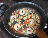 Foto del paso 2 de la receta: Paella de bacalao, calamares, mejillones y langostinos
