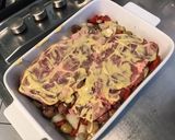 Une image de l'étape 7 de Côtes de porc à la moutarde,herbes de Provence,oignon, poivron rouge et olives marinées.
