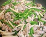 A picture of step 6 of Shredded Pork with Green Bell Peppers and Bamboo Shoots.