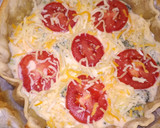 Foto del paso 5 de la receta: Flor de quiche con brócoli, tomate y queso de cabra