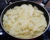 A picture of step 2 of Tortilla Espanola (Spanish Omelette).