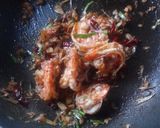 รูปขั้นตอนการทำที่ 3 ของ กุ้งคั่วสมุนไพร