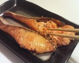 A picture of step 1 of Café-Style Salmon and Salmon Roe Rice Bowl.