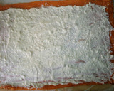 Foto del paso 7 de la receta: Rollo de pimientos de piquillo relleno de rúcula, queso de cabra y nueces