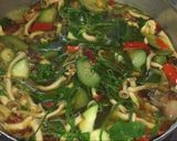 รูปขั้นตอนการทำที่ 13 ของ แกงเห็ดใส่ไข่มดแดง