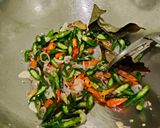 Foto langkah ke 3 dari resep Oseng Buncis dan Kikil.