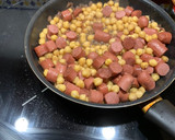 Foto del paso 4 de la receta: Salteado de garbanzos cocidos con salchichas