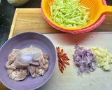 Foto langkah ke 1 dari resep Tumis Ayam Labu Siam.