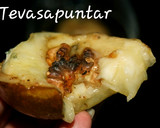 Foto del paso 2 de la receta: Peras rellenas de cebolla y gorgonzola en cecofry🧀🍐🌰🧀