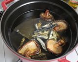 A picture of step 2 of Mild Fish Broth (For Salt-broth Ramen).