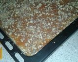 A picture of step 6 of Cake with jam and grated dough.