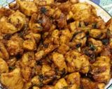 A picture of step 2 of Tawa Chicken Bread Pizza.